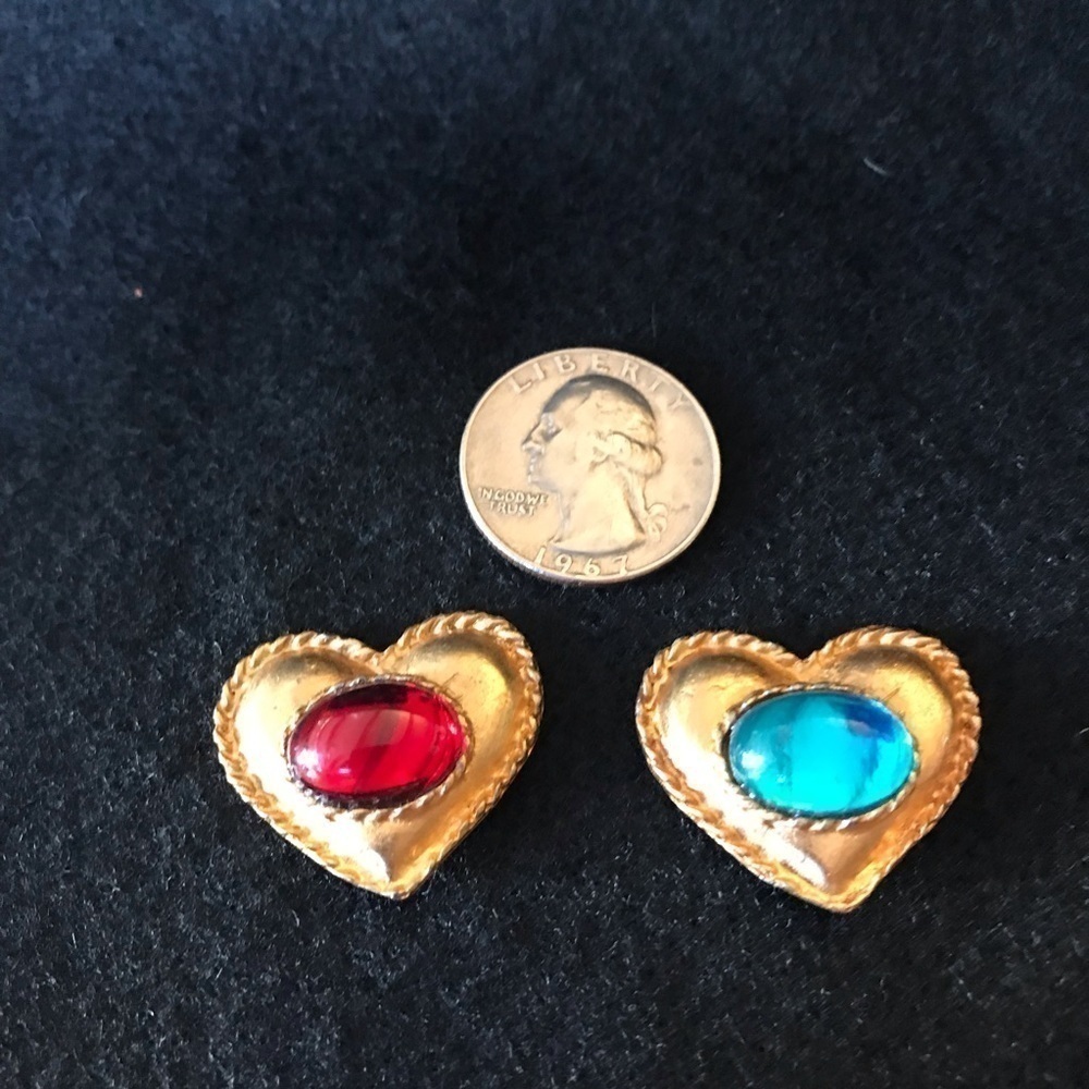 Heart buttons ❤️ 💙💚 - Picture 3 of 6